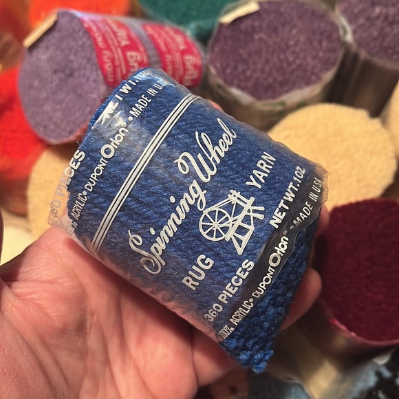 Vtg SPINNING WHEEL MARY MAXIM PreCut Latch Hook Rug yarn LOT 48 1-oz packs NEW - Picture 9 of 17